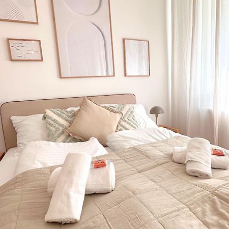 Cozy Apartment In Quiet Location, Fast Train Station 100M Away, Contactless Check-In Виена Екстериор снимка