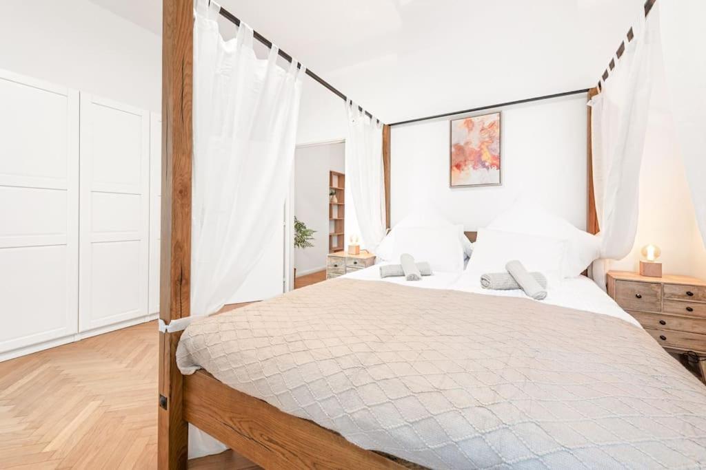 Cozy Apartment In Quiet Location, Fast Train Station 100M Away, Contactless Check-In Виена Екстериор снимка