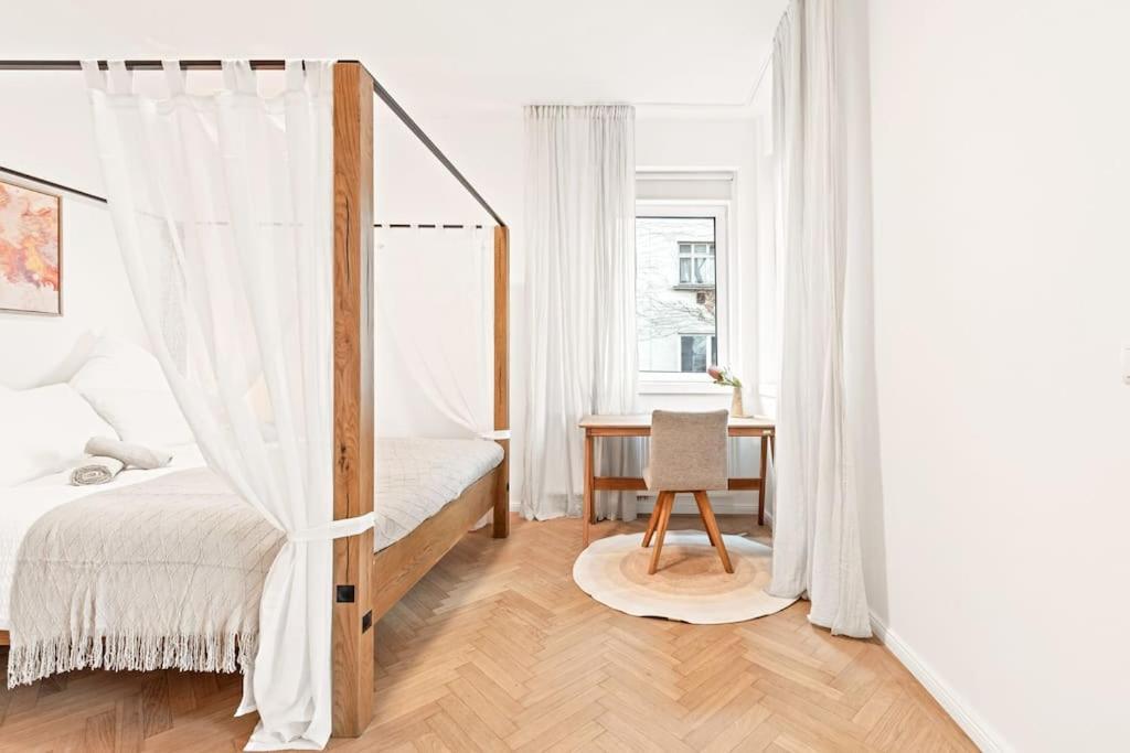 Cozy Apartment In Quiet Location, Fast Train Station 100M Away, Contactless Check-In Виена Екстериор снимка
