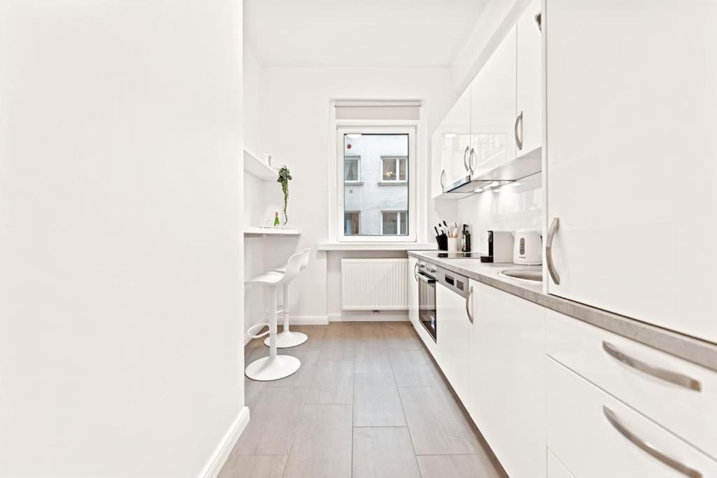 Cozy Apartment In Quiet Location, Fast Train Station 100M Away, Contactless Check-In Виена Екстериор снимка