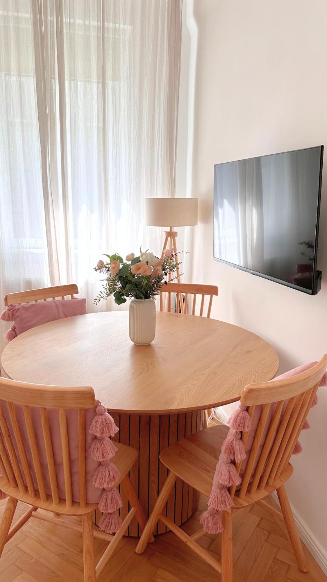 Cozy Apartment In Quiet Location, Fast Train Station 100M Away, Contactless Check-In Виена Екстериор снимка